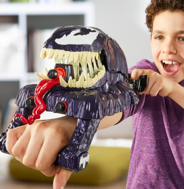 مسدس ضربة فينوم من مارفل مقابل سبايدر مان فينوم