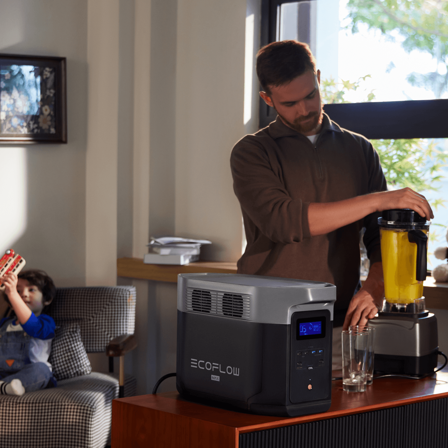 محطة الطاقة المحمولة EcoFlow DELTA 2 Max بسعة 2084 واط في الساعة، ومخرجات مقدرة تبلغ 2400 واط، وتقنية X-Boost حتى 3100 واط